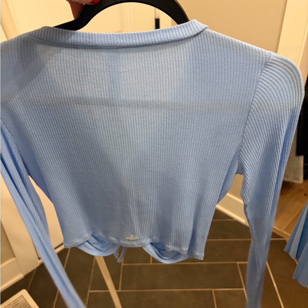 ALO Yoga Sky Blue Ruched Top - NWOT - Picture 3 of 3